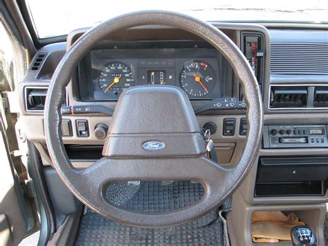 ford escort interior 1985 01